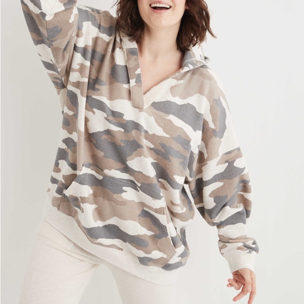 Aerie Sunwashed Oversized Desert Camo V-Neck Hoodie | XS